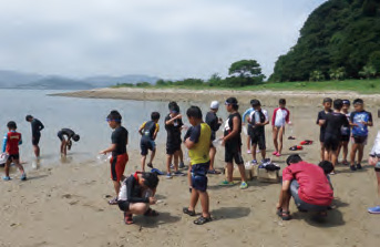 小学生対象の里海環境教育干潟調査