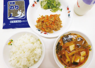 手巻き寿し(ツナの甘辛煮・ハリハリ漬け)・呉汁の給食の写真