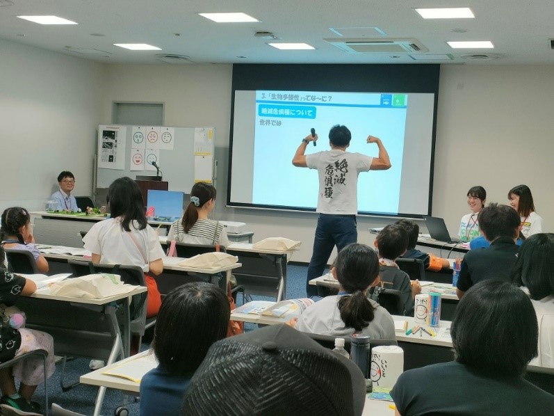 東京新聞「こども記者が行く！」の様子