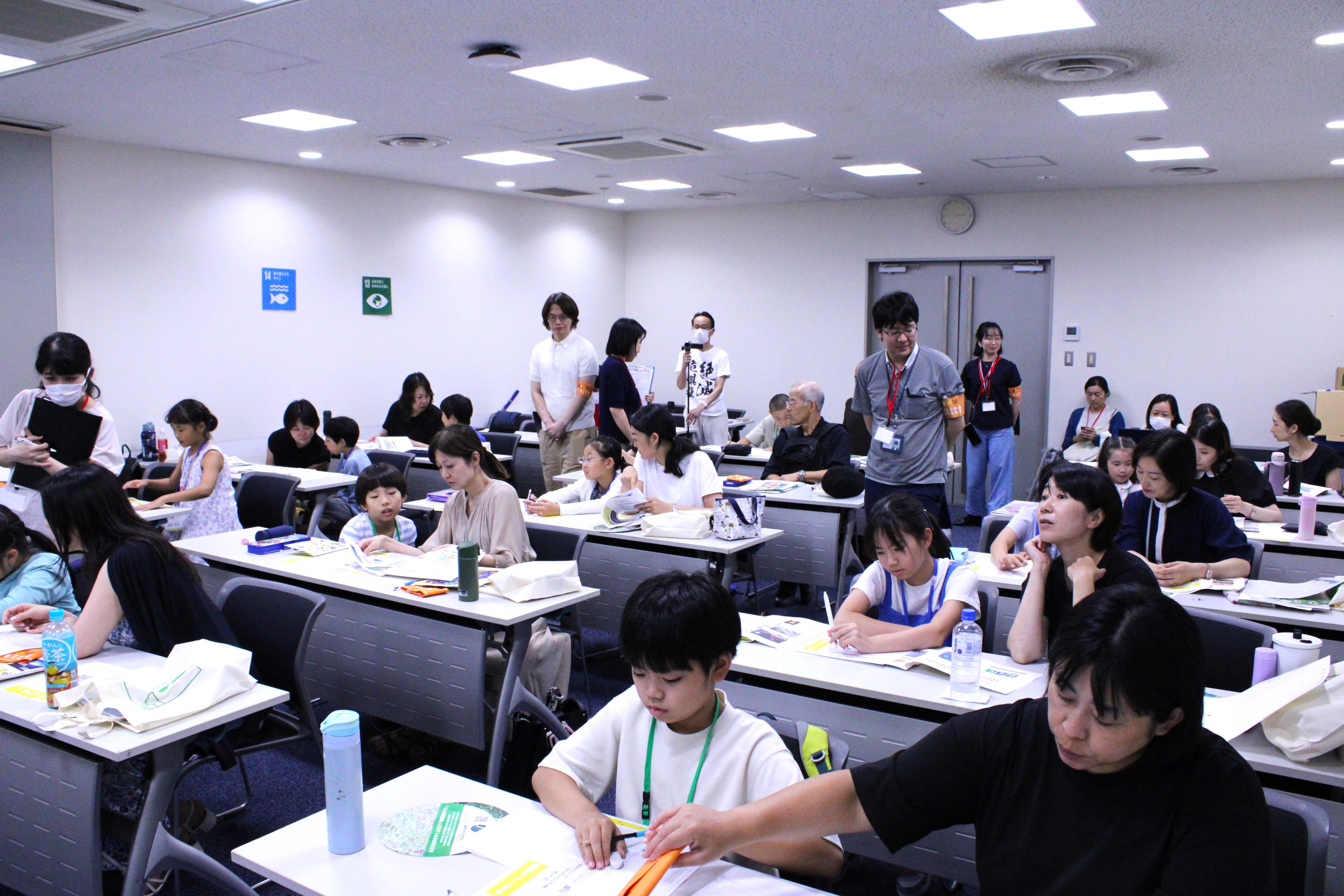東京新聞「こども記者が行く！」の様子