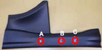 スカッフプレートに落錘試験位置ABCを示した写真