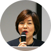 八木亜希子フリーアナウンサーの顔写真