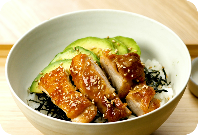 鶏の照り煮とアボカド丼