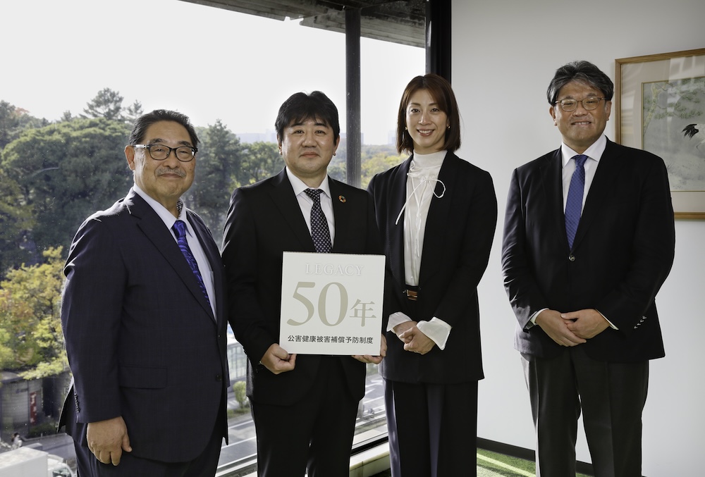 写真　座談会メンバーの集合写真