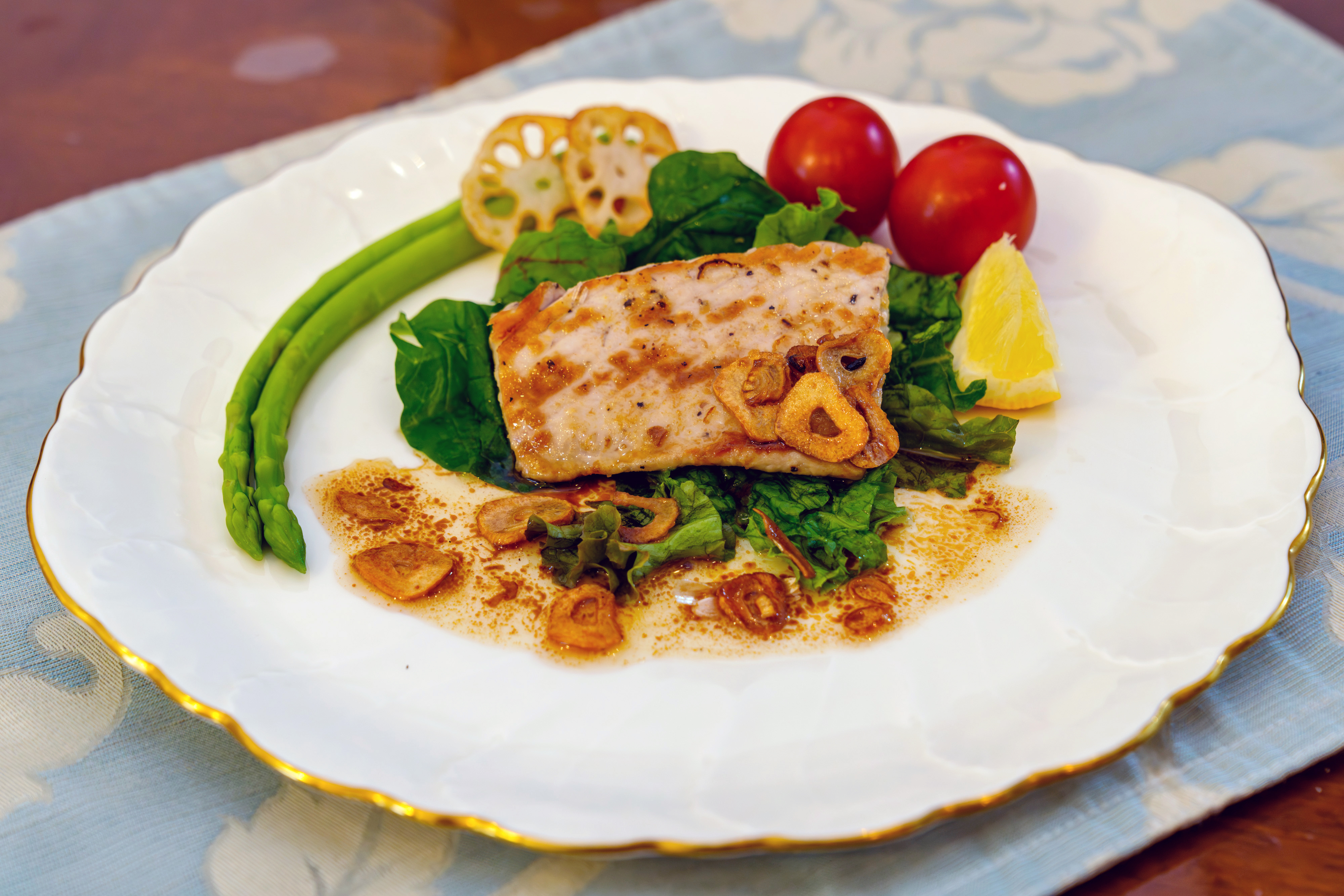 マグロのにんにくステーキ